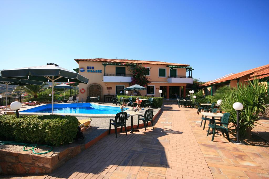 Sun Village Hotel Apartments Megas Limnionas ภายนอก รูปภาพ