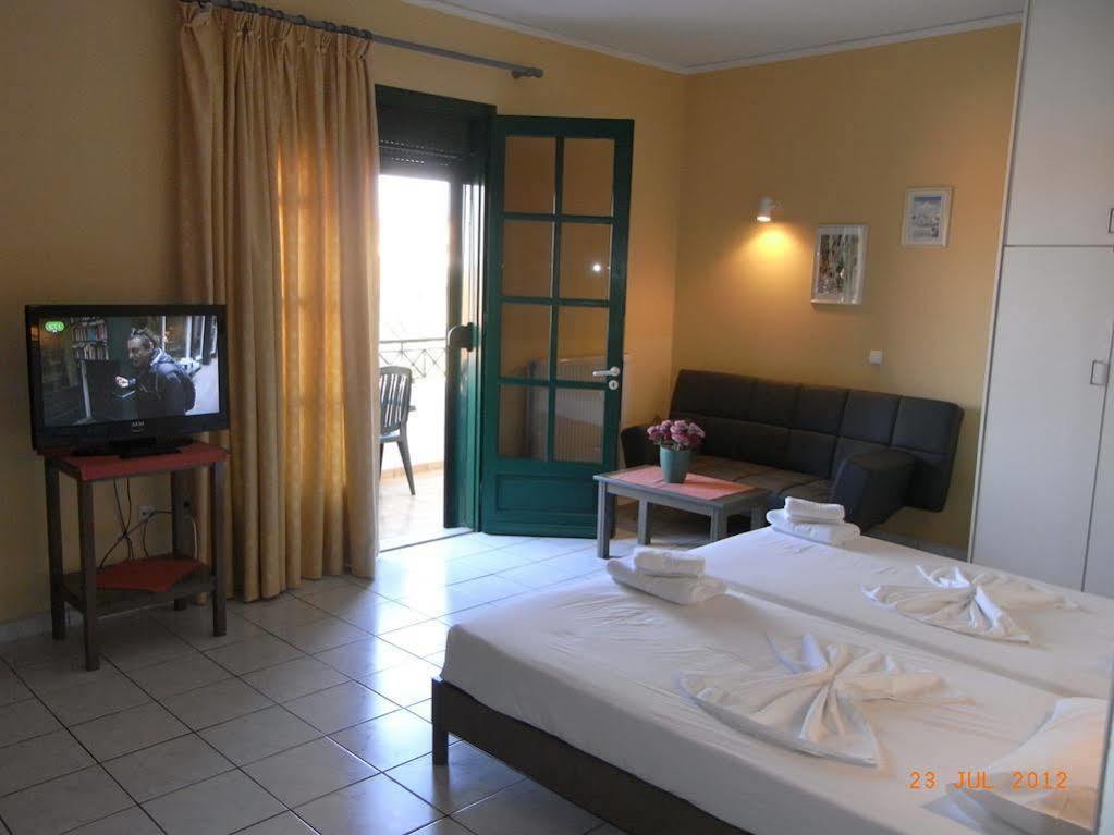 Sun Village Hotel Apartments Megas Limnionas ภายนอก รูปภาพ