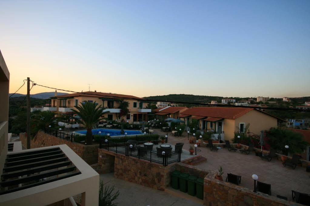 Sun Village Hotel Apartments Megas Limnionas ภายนอก รูปภาพ