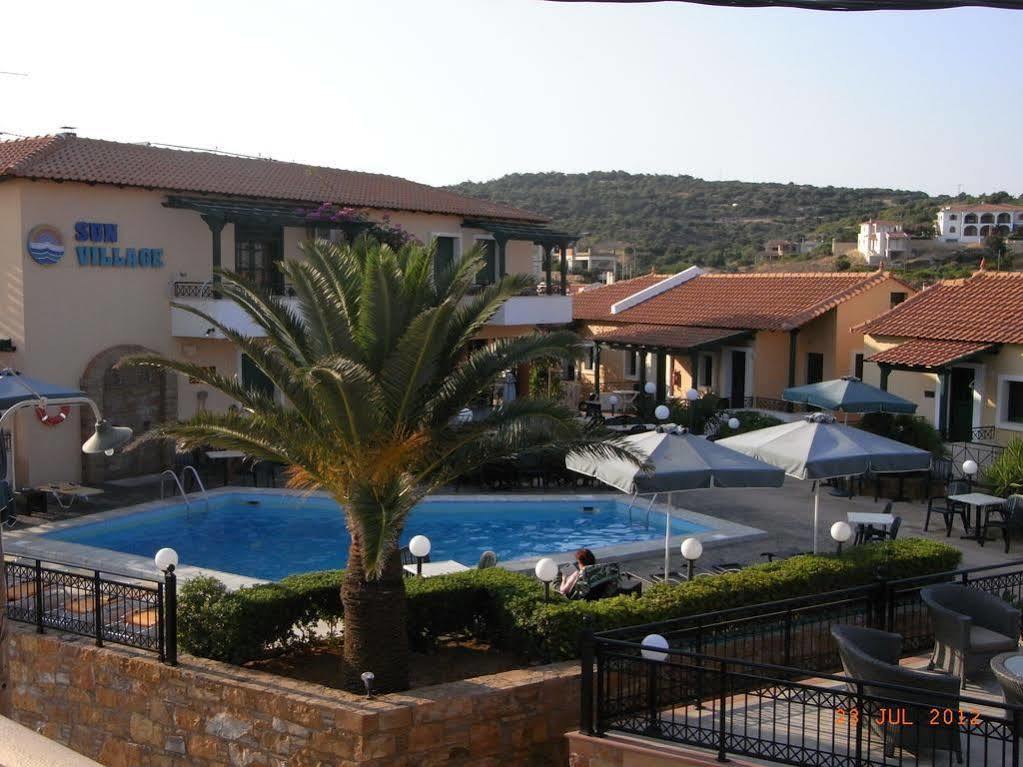 Sun Village Hotel Apartments Megas Limnionas ภายนอก รูปภาพ