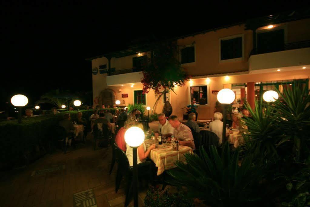 Sun Village Hotel Apartments Megas Limnionas ภายนอก รูปภาพ