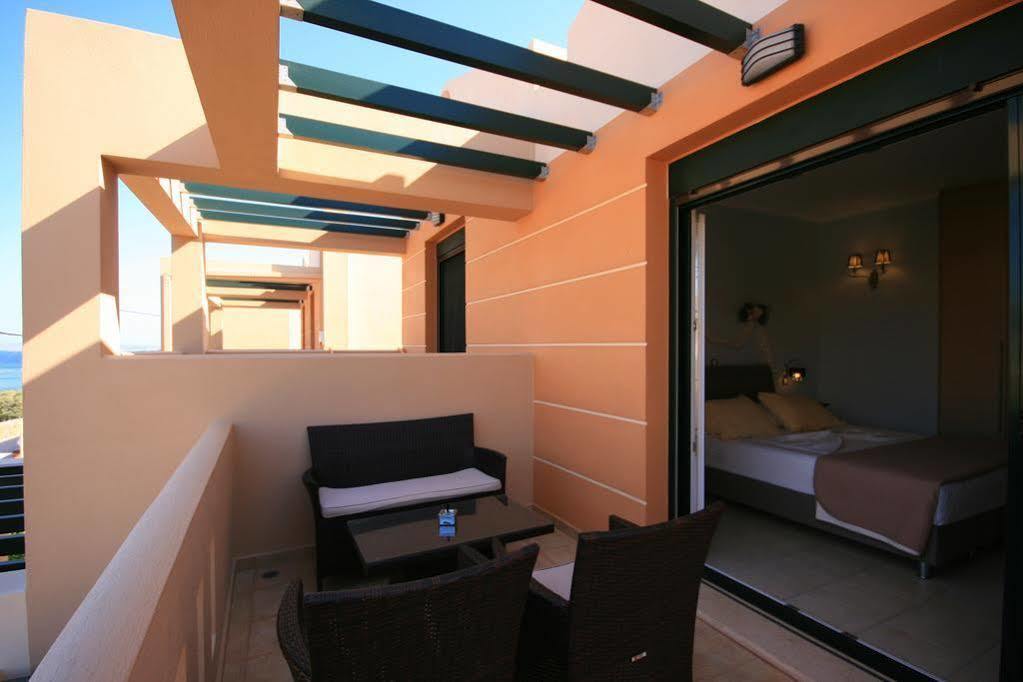 Sun Village Hotel Apartments Megas Limnionas ภายนอก รูปภาพ