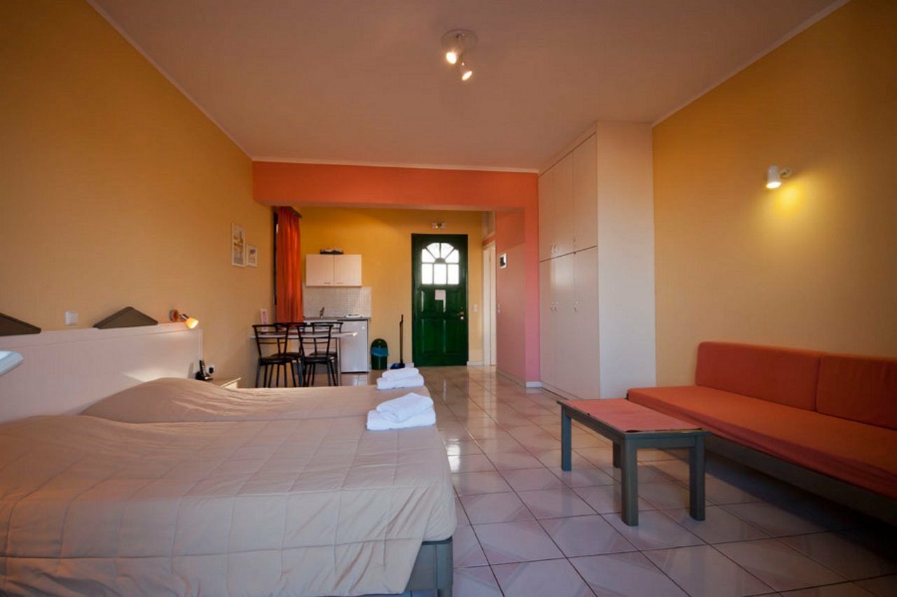 Sun Village Hotel Apartments Megas Limnionas ภายนอก รูปภาพ