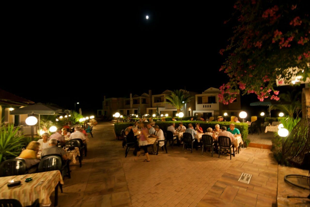 Sun Village Hotel Apartments Megas Limnionas ภายนอก รูปภาพ