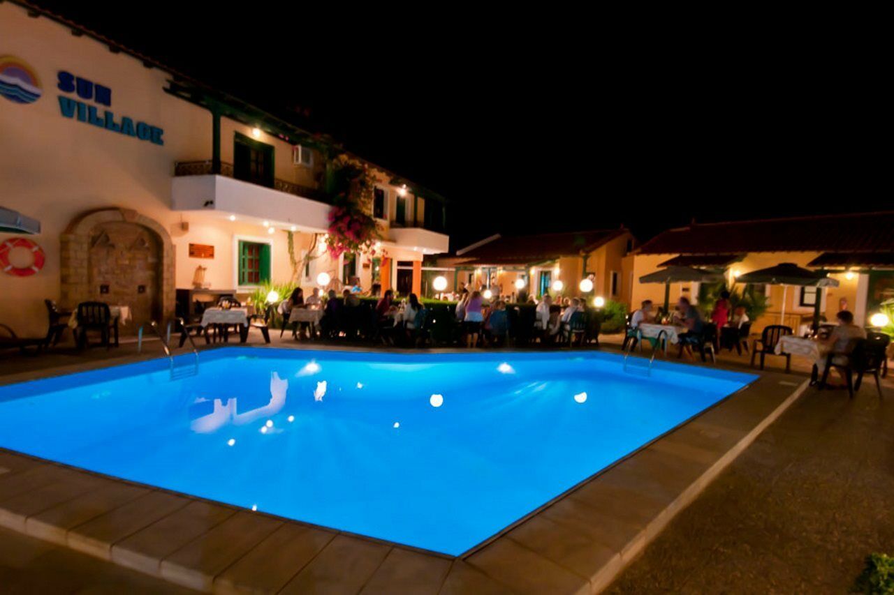 Sun Village Hotel Apartments Megas Limnionas ภายนอก รูปภาพ