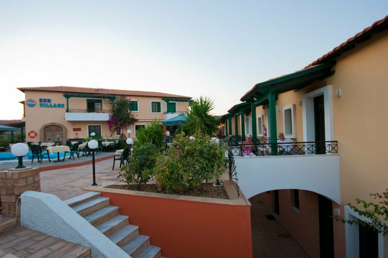 Sun Village Hotel Apartments Megas Limnionas ภายนอก รูปภาพ